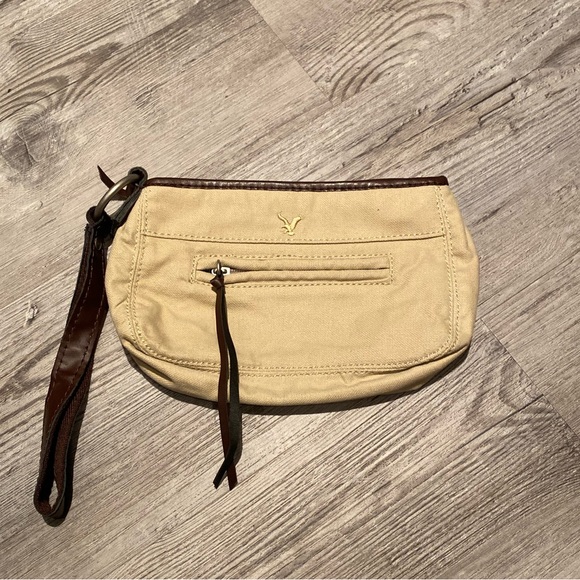 American Eagle Outfitters Handbags - American Eagle Wristlet Purse